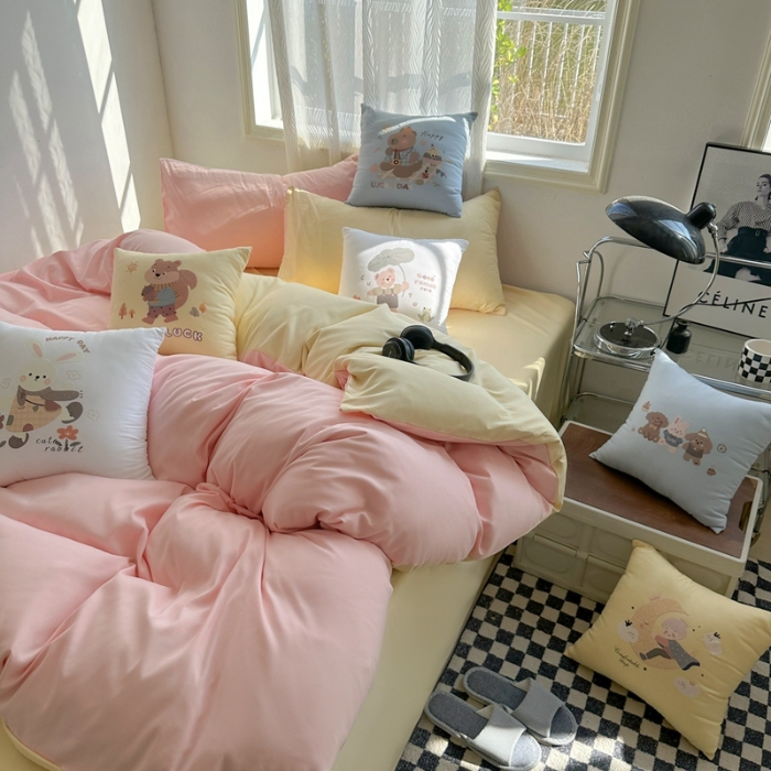 91家纺网 家纺一手货源 找家纺 （总）2025新款纯色双拼水洗棉四件套搭配抱枕组合多巴胺风软糯裸睡床单被套抱枕床上用品