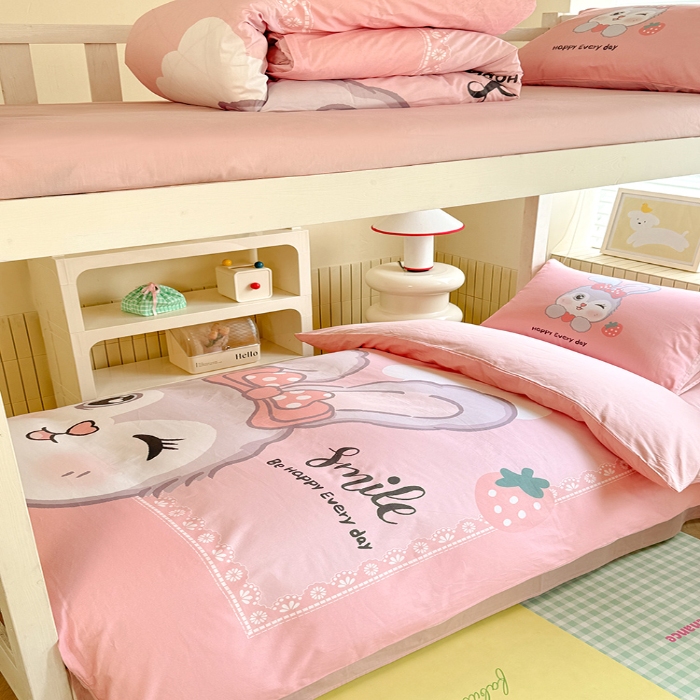 91家纺网 家纺一手货源 找家纺 （总）2025新款 专版花型 学生季上下铺全棉长绒棉纯棉数码印花卡通三件套四件套-甜美兔