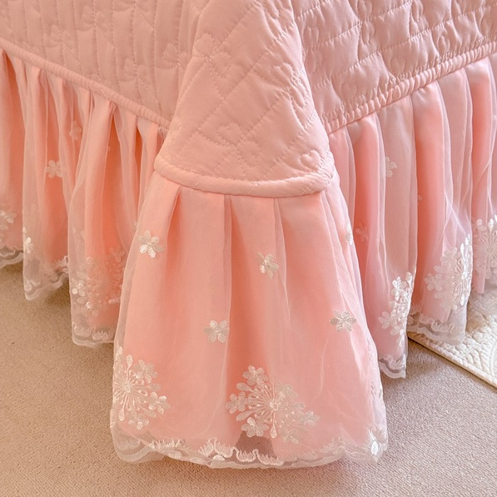 91家纺网 家纺一手货源 找家纺 漫布云家纺2025春夏新品韩版甜美公主风超柔水洗棉床盖四件套刺绣针织棉双层纱纯棉棉麻全棉少女心夹棉床裙款夏被款床盖四件套  幻蝶-樱花粉