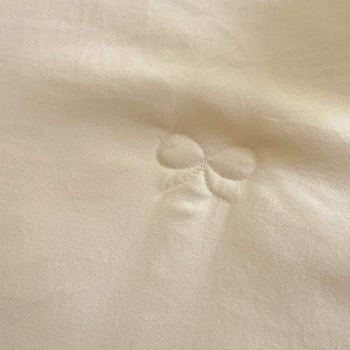 91家纺网 家纺一手货源 找家纺 漫布云家纺2025春夏新品韩版甜美公主风超柔水洗棉床盖四件套刺绣针织棉双层纱纯棉棉麻全棉少女心夹棉床裙款夏被款床盖四件套 幻蝶-奶白