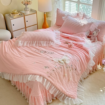 91家纺网 家纺一手货源 找家纺 （总）苏米娜家纺春夏新品韩版公主风超柔水洗棉夏被被套款夹棉床盖四件套