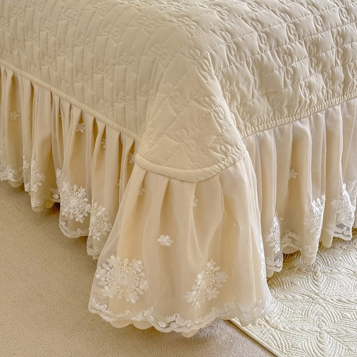 91家纺网 家纺一手货源 找家纺 苏米娜家纺春夏新品韩版公主风超柔水洗棉夏被被套款夹棉床盖四件套 幻蝶-奶油白