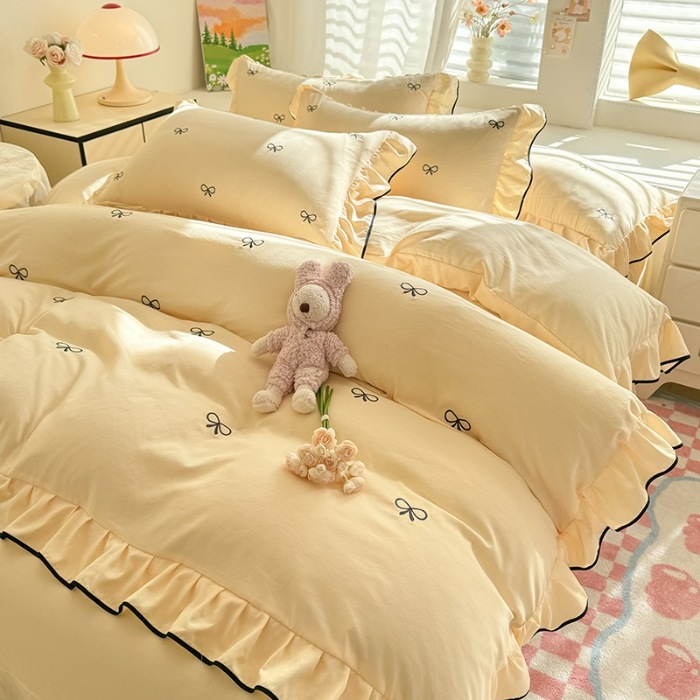 91家纺网 家纺一手货源 找家纺 漫步云家纺2025春夏新品韩版花边超柔水洗棉纯棉全棉蝴蝶结刺绣四件套 蝶儿飞飞—嫩黄 