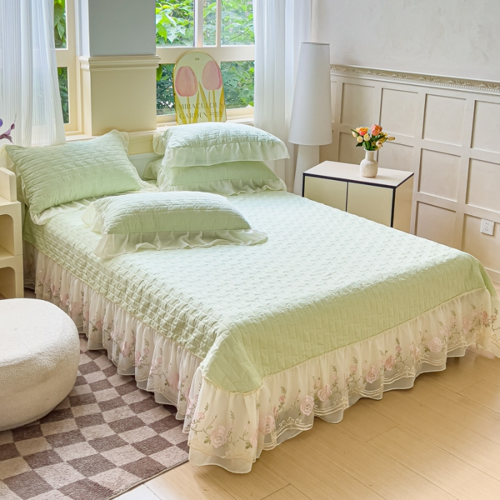 91家纺网 家纺一手货源 找家纺 专柜品质苏米娜家纺2025春夏韩版法式公主风水洗棉床盖款多功能二合一被套 夏被床盖四件套  花恋-奶油绿
