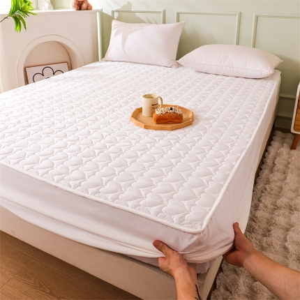 91家纺网 家纺一手货源 找家纺 （总）索弗莱家纺 2025新款四季亲肤磨毛爱心夹棉床笠