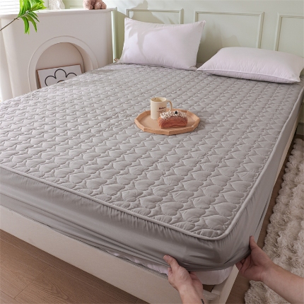 91家纺网 家纺一手货源 找家纺 （总）索弗莱家纺 2025新款四季亲肤磨毛爱心夹棉床笠