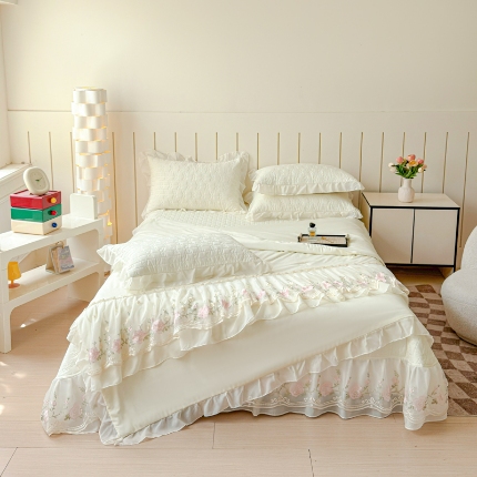 91家纺网 家纺一手货源 找家纺 （总）漫布云2025春夏新款韩版公主风水洗棉蕾丝床盖款夏被四件套法式蕾丝花边床裙款三件套