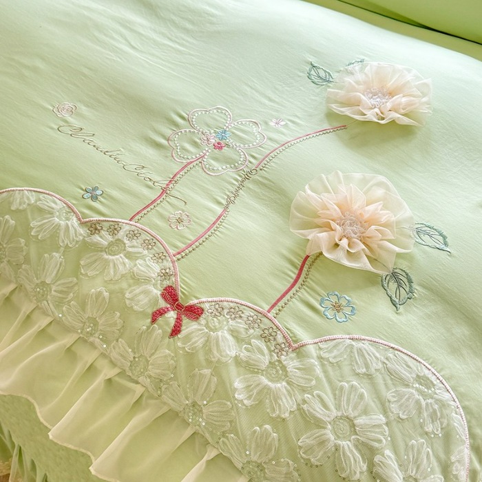 91家纺网 家纺一手货源 找家纺 苏米娜2026春夏新品韩版公主风立体花朵超柔水洗棉刺绣蕾丝花边床盖四件套  秘密花园—新芽绿