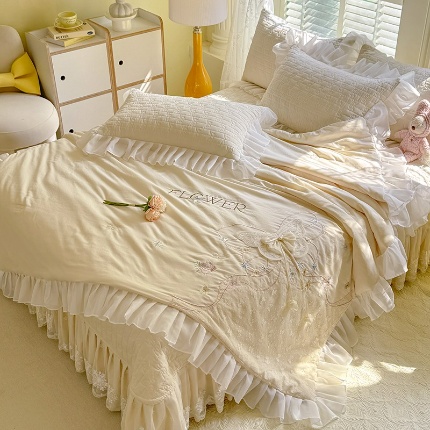 91家纺网 家纺一手货源 找家纺 （总）苏米娜家纺2025春夏新品韩版甜美公主风超柔水洗棉床盖四件套刺绣针织棉双层纱纯棉棉麻全棉少女心夹棉床裙款夏被款床盖四件套