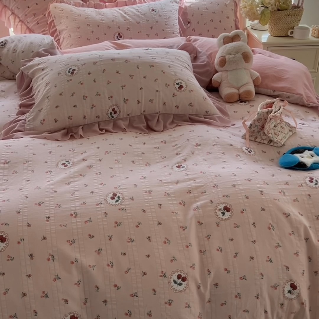 91家纺网 家纺一手货源 找家纺 （总）（含买家秀）2025年新款开学季泡泡棉小竹棉四件套韩系少女风花边款床单被套学生三件套床品套件
