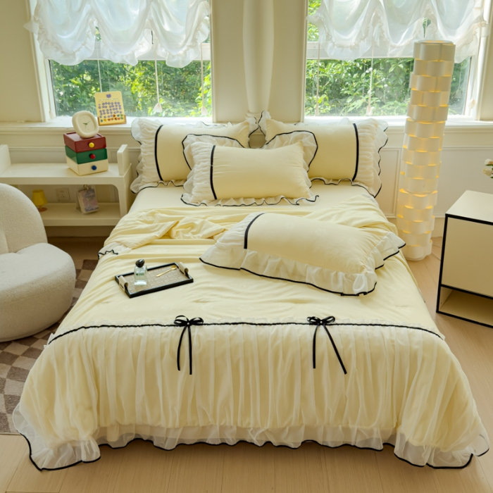 91家纺网 家纺一手货源 找家纺 漫布云2025春夏韩版公主风小香风公主风水洗棉工艺款四件套法式蕾丝花边床裙款四件套  小香—嫩黄