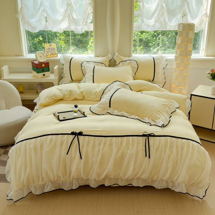 91家纺网 家纺一手货源 找家纺 漫布云2025春夏韩版公主风小香风公主风水洗棉工艺款四件套法式蕾丝花边床裙款四件套  小香—嫩黄