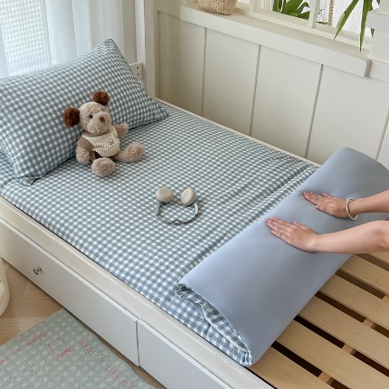 91家纺网 家纺一手货源 找家纺 （总）2025新款开学季学生床垫套床褥套褥子套无印风格子水洗棉床垫套寝室宿舍单人90x200床垫套