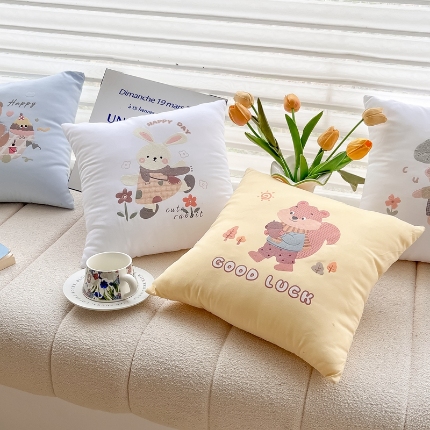 91家纺网 家纺一手货源 找家纺 （总）2025新款高科技植绒发泡烫绣卡通抱枕多巴胺可爱烫绣卧室靠枕抱枕含芯