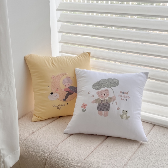 91家纺网 家纺一手货源 找家纺 （总）2025新款高科技植绒发泡烫绣卡通抱枕多巴胺可爱烫绣卧室靠枕抱枕含芯