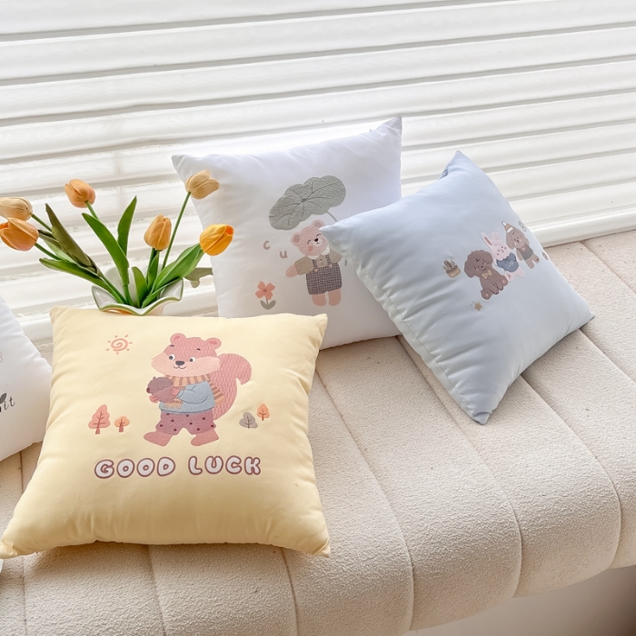 91家纺网 家纺一手货源 找家纺 （总）2025新款高科技植绒发泡烫绣卡通抱枕多巴胺可爱烫绣卧室靠枕抱枕含芯