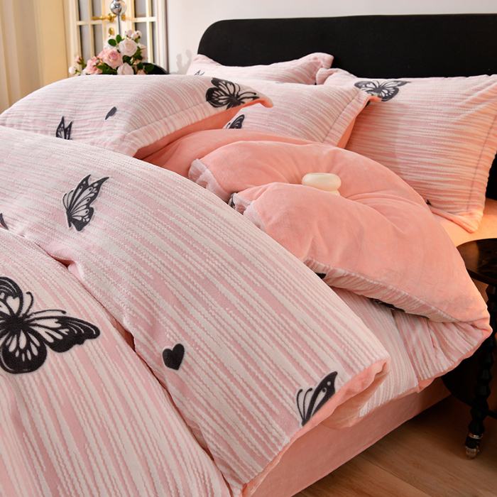 91家纺网 家纺一手货源 找家纺 梦之星 2025新款8斤重牛奶绒6D雕花绒四件套法莱水晶金貂 蝴蝶-粉