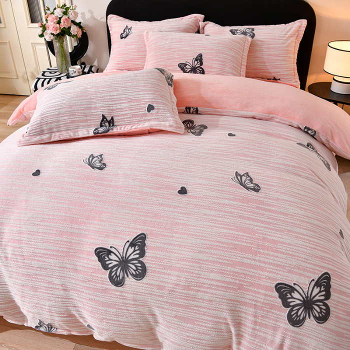 91家纺网 家纺一手货源 找家纺 梦之星 2025新款8斤重牛奶绒6D雕花绒四件套法莱水晶金貂 蝴蝶-粉