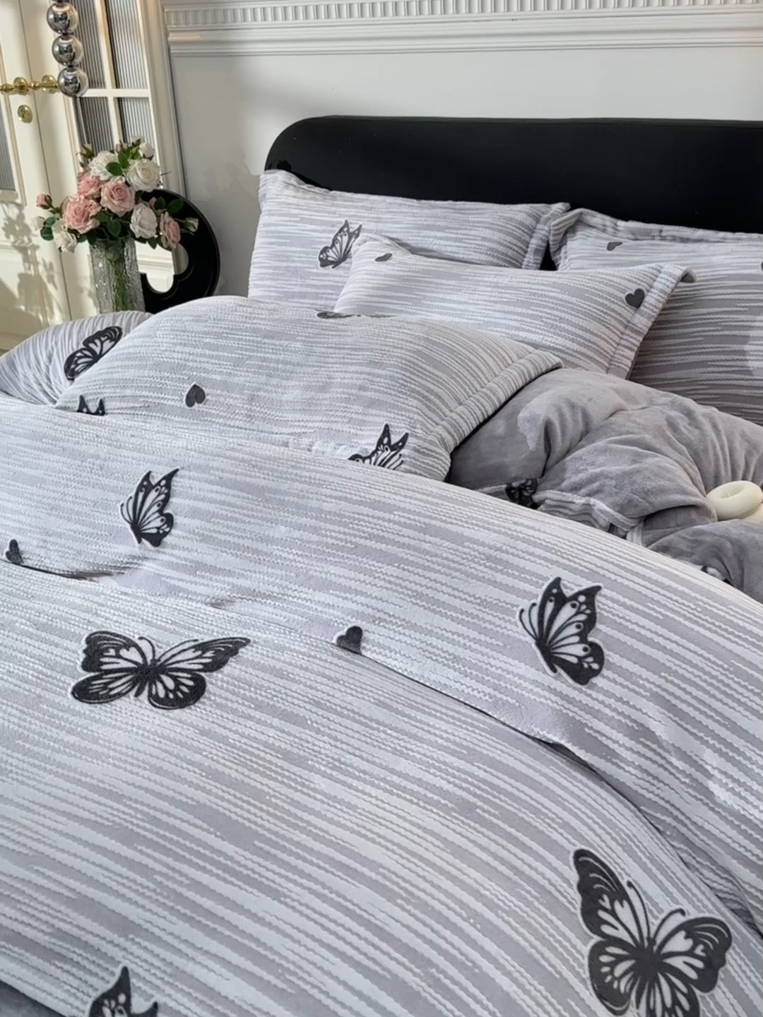 91家纺网 家纺一手货源 找家纺 梦之星 2025新款8斤重牛奶绒6D雕花绒四件套法莱水晶金貂 蝴蝶-灰