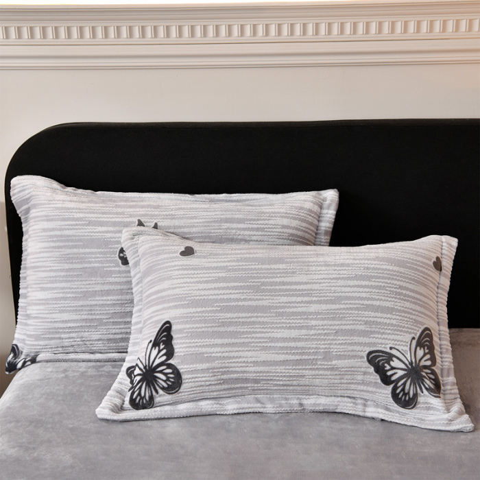 91家纺网 家纺一手货源 找家纺 梦之星 2025新款8斤重牛奶绒6D雕花绒四件套法莱水晶金貂 蝴蝶-灰