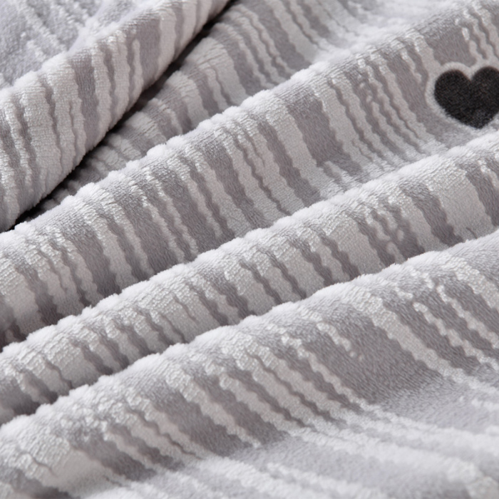 91家纺网 家纺一手货源 找家纺 梦之星 2025新款8斤重牛奶绒6D雕花绒四件套法莱水晶金貂 蝴蝶-灰