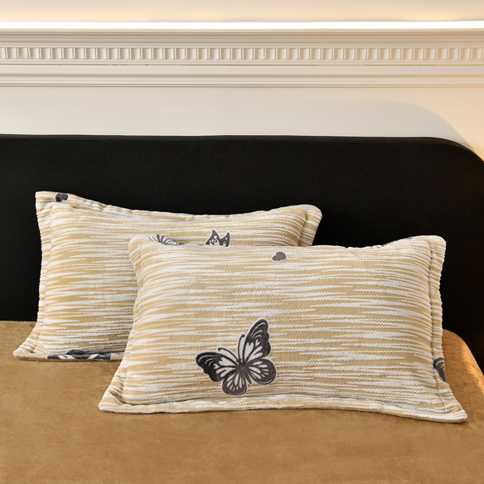 91家纺网 家纺一手货源 找家纺 梦之星 2025新款8斤重牛奶绒6D雕花绒四件套法莱水晶金貂 蝴蝶-棕