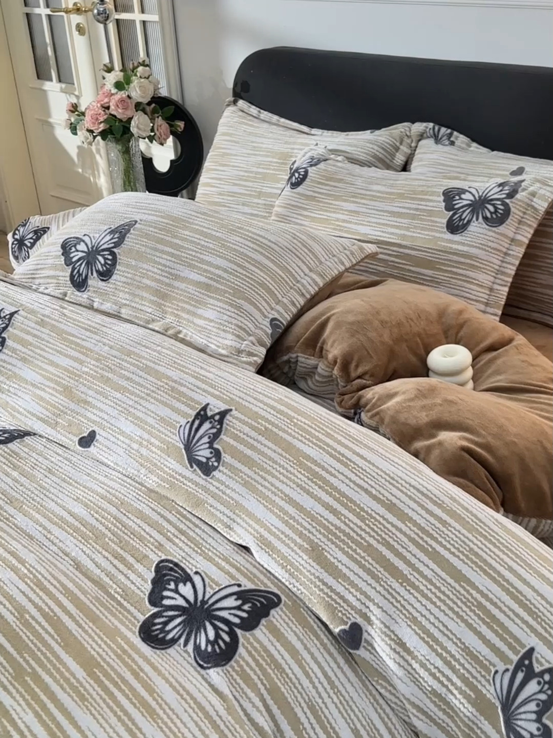 91家纺网 家纺一手货源 找家纺 梦之星 2025新款8斤重牛奶绒6D雕花绒四件套法莱水晶金貂 蝴蝶-棕