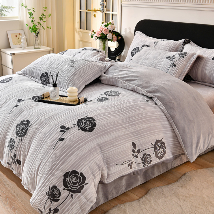 91家纺网 家纺一手货源 找家纺 梦之星 2025新款8斤重牛奶绒6D雕花绒四件套法莱水晶金貂 玫瑰-灰