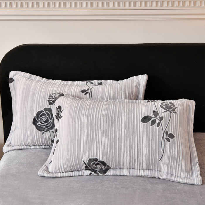 91家纺网 家纺一手货源 找家纺 梦之星 2025新款8斤重牛奶绒6D雕花绒四件套法莱水晶金貂 玫瑰-灰