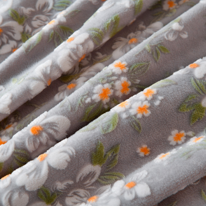 91家纺网 家纺一手货源 找家纺 梦之星 2025新款8斤重牛奶绒6D雕花绒四件套法莱水晶金貂 桃花朵朵-灰