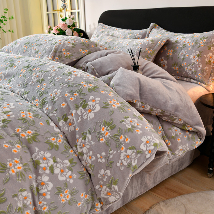 91家纺网 家纺一手货源 找家纺 梦之星 2025新款8斤重牛奶绒6D雕花绒四件套法莱水晶金貂 桃花朵朵-灰