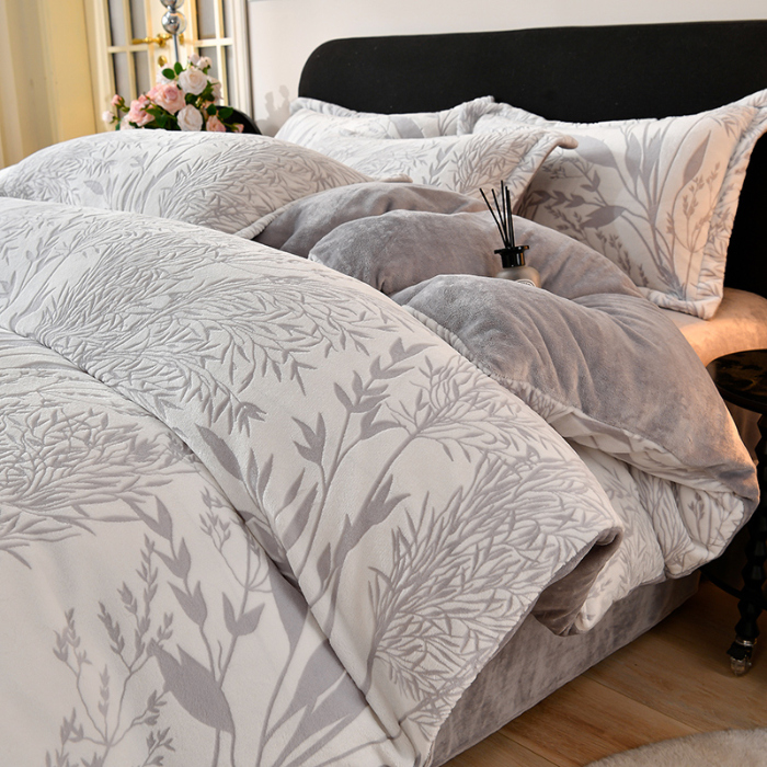 91家纺网 家纺一手货源 找家纺 梦之星 2025新款8斤重牛奶绒6D雕花绒四件套法莱水晶金貂 摇曳-灰