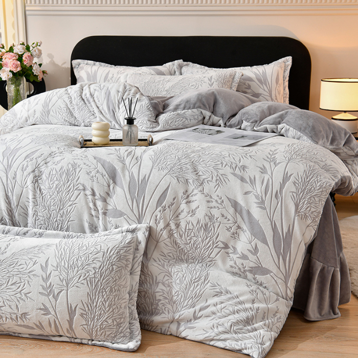 91家纺网 家纺一手货源 找家纺 梦之星 2025新款8斤重牛奶绒6D雕花绒四件套法莱水晶金貂 摇曳-灰