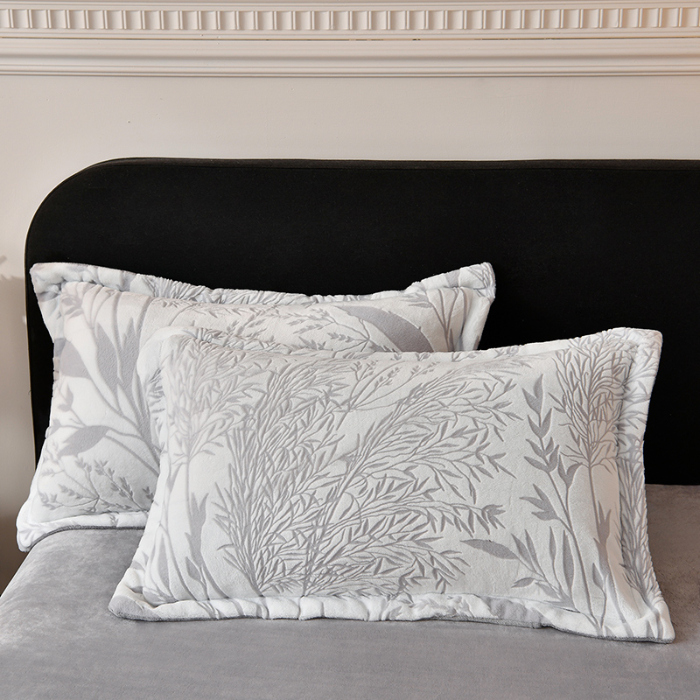 91家纺网 家纺一手货源 找家纺 梦之星 2025新款8斤重牛奶绒6D雕花绒四件套法莱水晶金貂 摇曳-灰