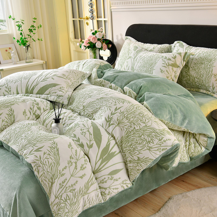 91家纺网 家纺一手货源 找家纺 梦之星 2025新款8斤重牛奶绒6D雕花绒四件套法莱水晶金貂 摇曳-绿