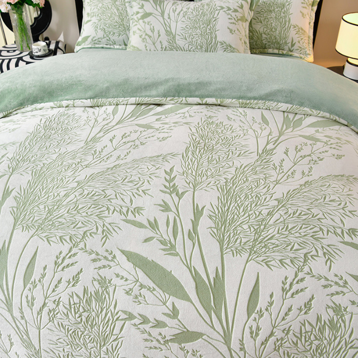 91家纺网 家纺一手货源 找家纺 梦之星 2025新款8斤重牛奶绒6D雕花绒四件套法莱水晶金貂 摇曳-绿