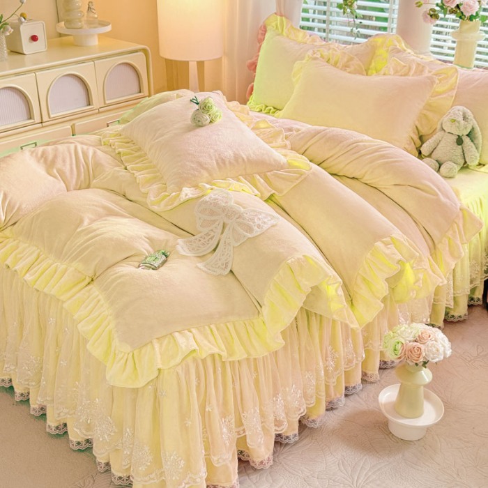 91家纺网 家纺一手货源 找家纺 （总）漫布云2025秋冬新款230g全消光牛奶绒床裙款四件套纯色蕾丝花边刺绣蕾丝床裙款床盖款法式蕾丝公主粉奶油风四件套