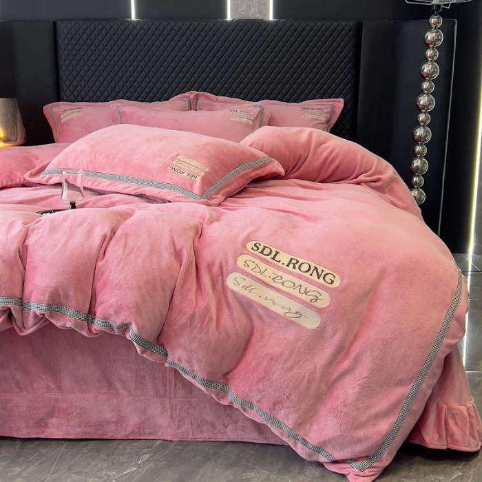 91家纺网 家纺一手货源 找家纺 【苏东来】2025高端加厚保暖外贸轻奢款纯色牛奶绒刺绣花四件套床单被套单品简约绒兔毛绒法莱绒婴儿绒套件