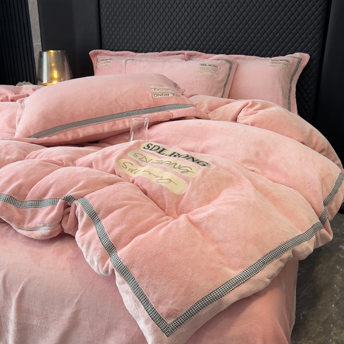 91家纺网 家纺一手货源 找家纺 【苏东来】2025高端加厚保暖外贸轻奢款纯色牛奶绒刺绣花四件套床单被套单品简约绒兔毛绒法莱绒婴儿绒套件