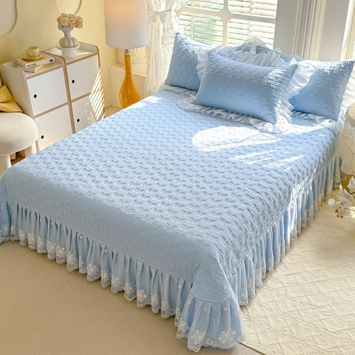 91家纺网 家纺一手货源 找家纺 苏米娜家纺2026春夏新品韩版甜美公主风超柔水洗棉床盖四件套刺绣针织棉双层纱纯棉棉麻全棉少女心夹棉床裙款夏被款床盖四件套  幻蝶-婴儿蓝