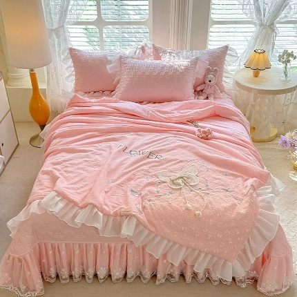苏米娜家纺2026春夏新品韩版甜美公主风超柔水洗棉床盖四件套刺绣针织棉双层纱纯棉棉麻全棉少女心夹棉床裙款夏被款床盖四件套  幻蝶-樱花粉 