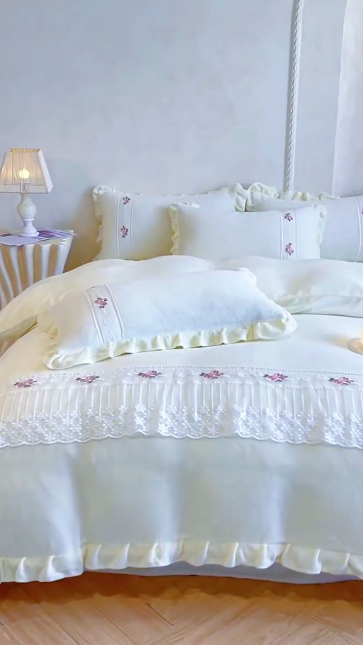 91家纺网 家纺一手货源 找家纺 （总）舒咪欧 2025新款绣花全消光牛奶绒宝宝绒花边四件套-可奈