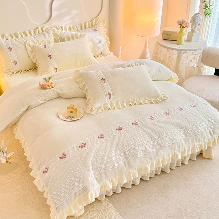 91家纺网 家纺一手货源 找家纺 （总）舒咪欧 2025新款绣花全消光牛奶绒宝宝绒花边四件套-可奈