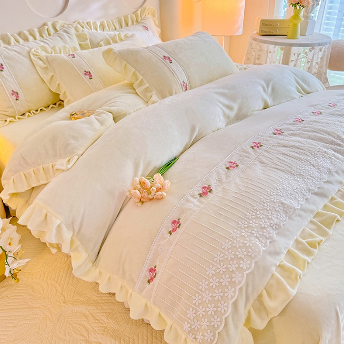 91家纺网 家纺一手货源 找家纺 （总）舒咪欧 2025新款绣花全消光牛奶绒宝宝绒花边四件套-可奈