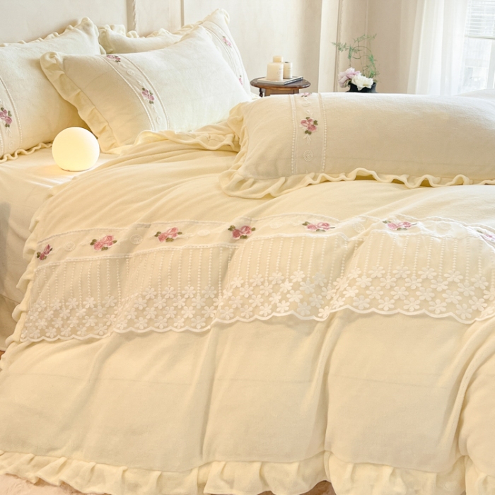 91家纺网 家纺一手货源 找家纺 （总）舒咪欧 2025新款绣花全消光牛奶绒宝宝绒花边四件套-可奈