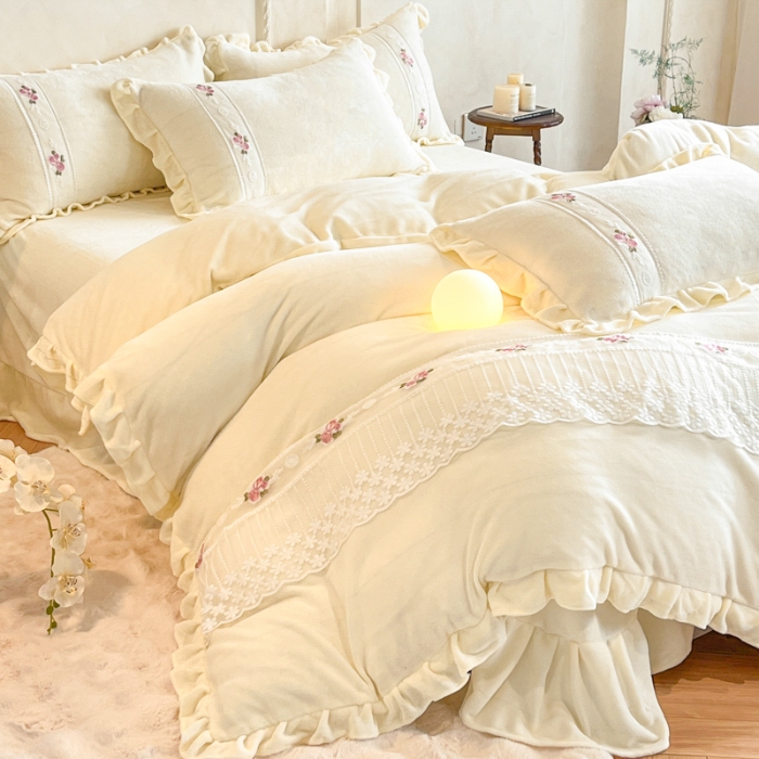 91家纺网 家纺一手货源 找家纺 （总）舒咪欧 2025新款绣花全消光牛奶绒宝宝绒花边四件套-可奈