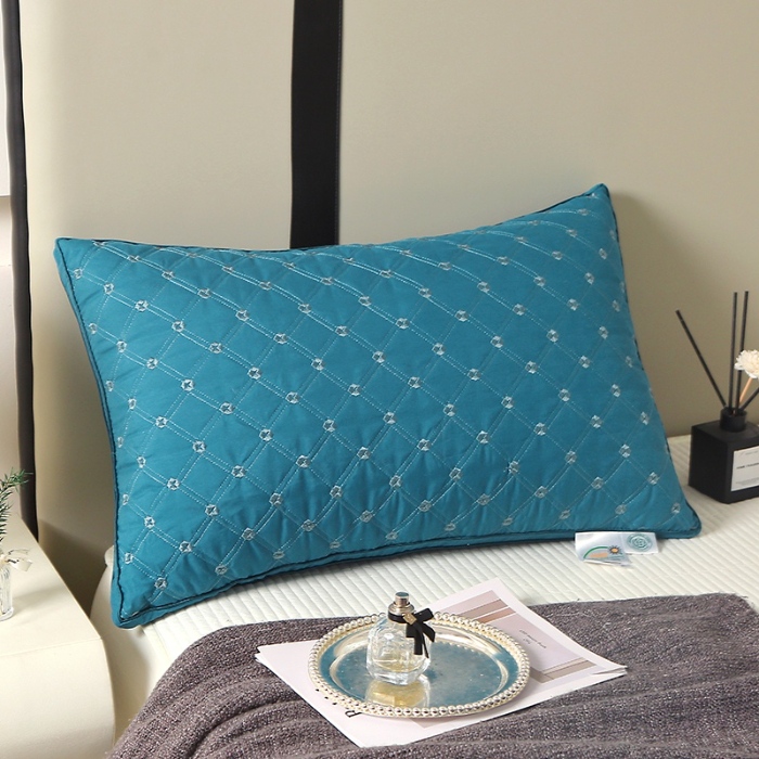 91家纺网 家纺一手货源 找家纺 （总） 浩宇家纺 2025新款100克磨毛枕芯四叶草格外贸枕头立体绗缝舒适大化填充