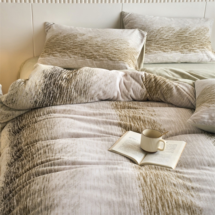 91家纺网 家纺一手货源 找家纺 （总）兰紫橙家纺 2025新款240克高克重印花雅丝绒全消光牛奶绒四件套