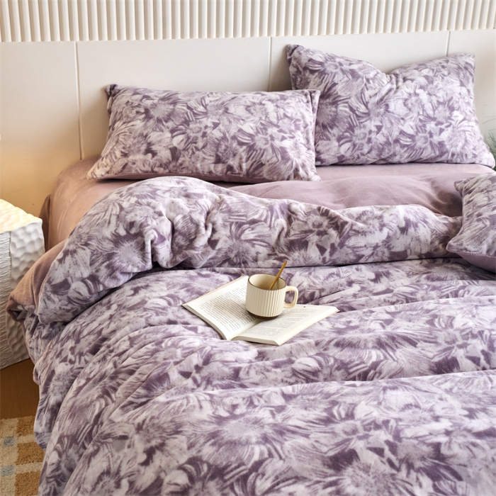 91家纺网 家纺一手货源 找家纺 （总）兰紫橙家纺 2025新款240克高克重印花雅丝绒全消光牛奶绒四件套