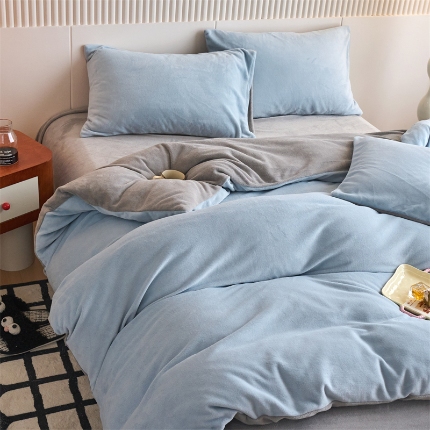 91家纺网 家纺一手货源 找家纺 （总）兰紫橙家纺 2025新款200克重纯色单面牛奶绒四件套,宝石蓝,宝石蓝+绅士灰,雏菊黄+奶油驼,淡彩绿+绅士灰,罗兰紫,罗兰紫+绅士灰,摩卡棕,摩卡棕+奶油驼,奶昔白,奶昔白+雏菊黄,奶昔白+淡彩绿,奶油驼,奶油驼+奶昔白,奶油驼+绅士灰,浅星蓝+罗兰紫,浅星蓝+奶昔白,绅士灰,深空黑,深空黑+绅士灰,天空蓝,天空蓝+绅士灰,星柚粉,星柚粉+奶昔白,星柚粉+绅士灰